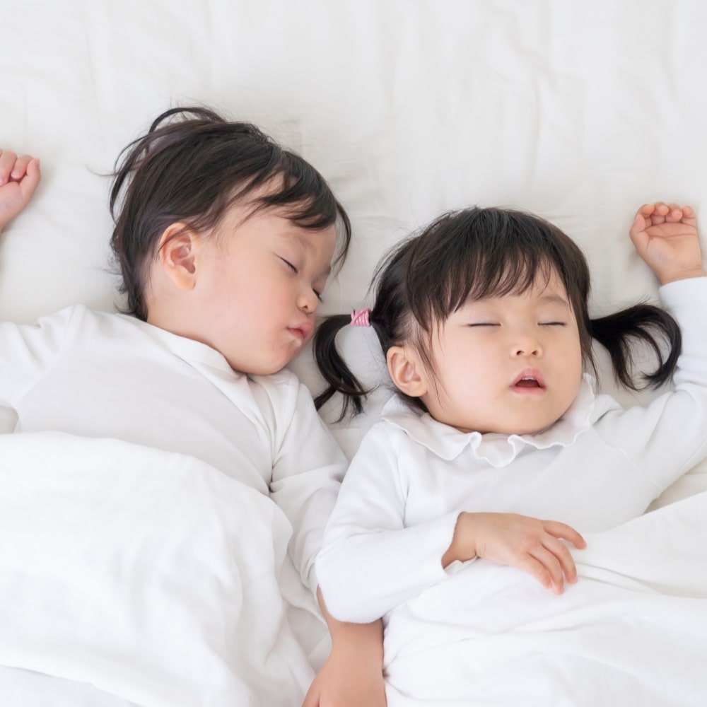 良質な睡眠をとる子供の寝顔